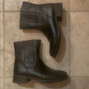 Dark brown boots, size 8